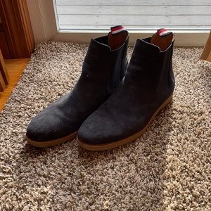 Tommy Hilfiger Men’s Suede Chelsea Boots, size 11 US, dark blue